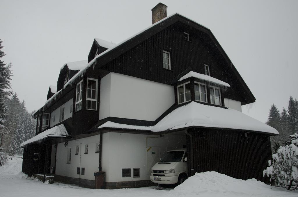 Hotel Konsel Říčky Exterior foto