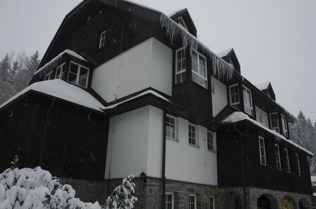 Hotel Konsel Říčky Exterior foto