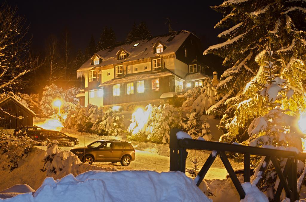 Hotel Konsel Říčky Exterior foto
